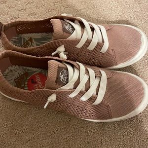 Roxy sneakers